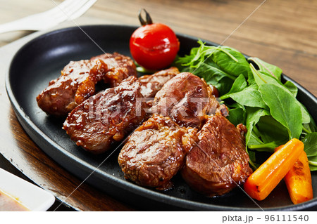 カットステーキ ビーフステーキ サイコロステーキ 国産和牛 ステーキ カットステーキ ビーフステーキ サイコロステーキ 国産和牛 ステーキ 96111540