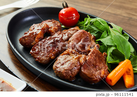 カットステーキ ビーフステーキ サイコロステーキ 国産和牛 ステーキ カットステーキ ビーフステーキ サイコロステーキ 国産和牛 ステーキ 96111541