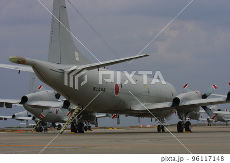 駐機中の、海上自衛隊のP-3C対潜哨戒機（2008年那覇基地航空祭） 96117148