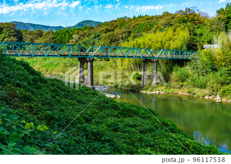 京都府相楽郡南山城村の木津川にかかる笹瀬橋 京都府相楽郡南山城村の木津川にかかる笹瀬橋 96117538