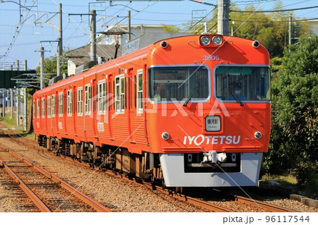 【伊予鉄道】高浜線西衣山駅 3000系 96117544