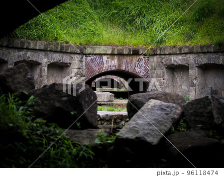 横須賀浦賀の千代ヶ崎砲台跡 96118474
