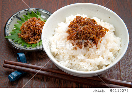 和食の小魚料理、ちりめん山椒と御飯 96119075