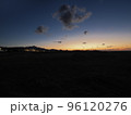 夕暮れの日本海と米山（超広角）2 96120276