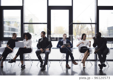 Business people connected on internet network with laptop and tablet. concept of startup company Business people connected on internet network with laptop and tablet. concept of startup company 96120573