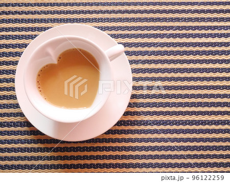 ハート形のティーカップ ハート形のティーカップ 96122259