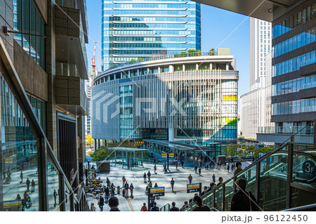 【大阪】大阪ステーションシティから見たグランフロント大阪 96122450