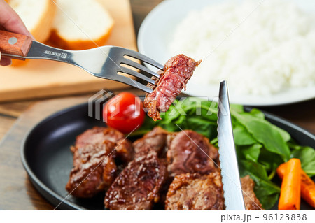 カットステーキ ビーフステーキ サイコロステーキ 国産和牛 ステーキ カットステーキ ビーフステーキ サイコロステーキ 国産和牛 ステーキ 96123838