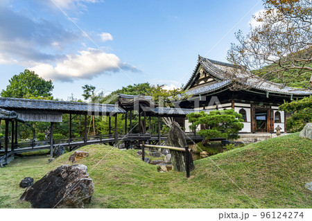【京都府】自然に囲まれた高台寺の開山堂 【京都府】自然に囲まれた高台寺の開山堂 96124274