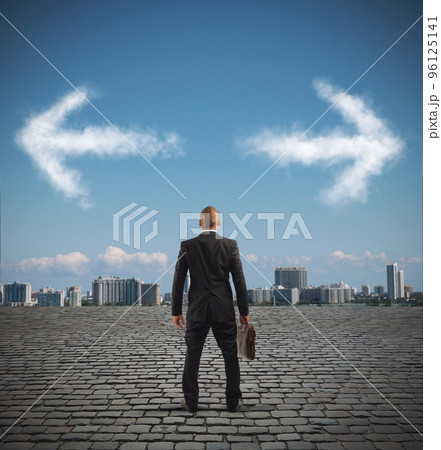 Confused businessman must choose the right way 96125141