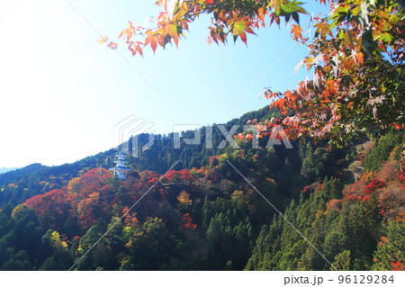 鳥居観音と紅葉 鳥居観音と紅葉 96129284