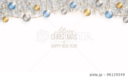 光輝く白銀のクリスマスツリーと、白無地のワイドな背景 96129349