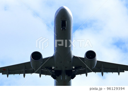 大阪国際空港 旅客機 離陸 猪名川土手 大阪国際空港 旅客機 離陸 猪名川土手 96129394