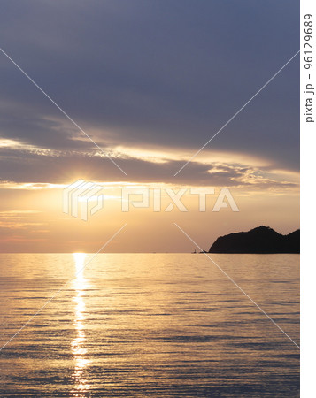 室積海岸の夕日(山口県光市)① 室積海岸の夕日(山口県光市)① 96129689