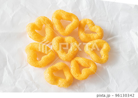 ハート型のチーズ味スナック菓子 ハート型のチーズ味スナック菓子 96130342