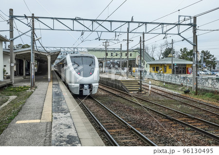 羽咋駅を発車する特急サンダーバード 羽咋駅を発車する特急サンダーバード 96130495