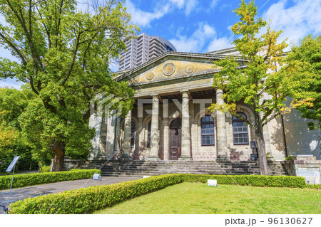 秋晴れの青空に映える旧桜宮公会堂 96130627