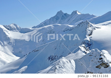 Snow covered mountains in the Austrian Alps Snow covered mountains in the Austrian Alps 96131188
