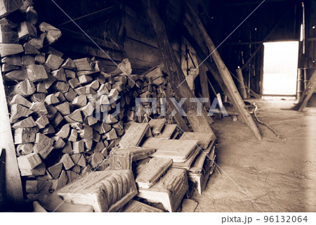 Vintage tools in abandoned shed Vintage tools in abandoned shed 96132064