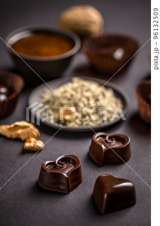 Delicious chocolate pralines 96132509