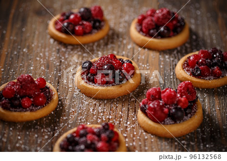 Berry tartlets dessert Berry tartlets dessert 96132568