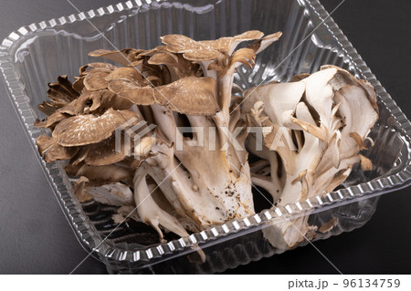 秋田県産　原木舞茸 96134759