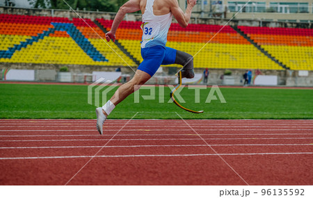runner paraathlete run sprint at stadium 96135592