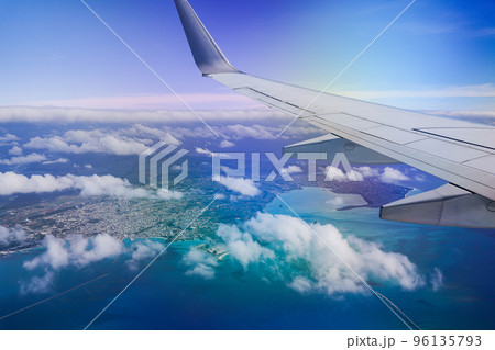 沖縄県宮古島　飛行機からの風景 96135793