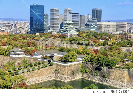 大阪府大阪市 大阪城公園と大阪ビジネスパークの全景 大阪府大阪市 大阪城公園と大阪ビジネスパークの全景 96135804