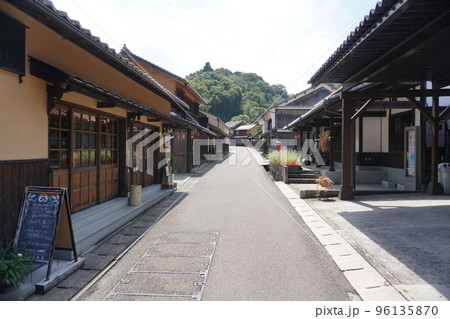 石見銀山で栄えた街並み 96135870