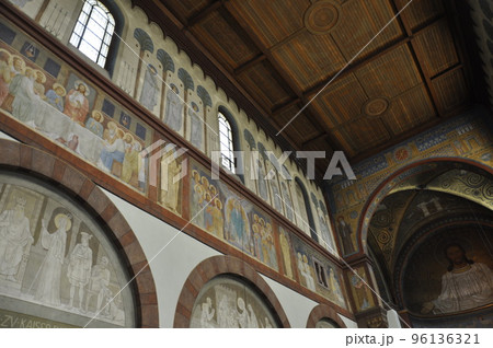 リューデスハイム近くにある聖ヒルデガルト修道院は1900年から1904年にかけてアイビンに再建された 96136321