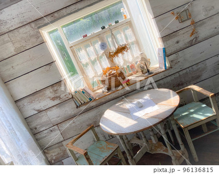 ヨーロピアン　インテリア　カフェ風 96136815