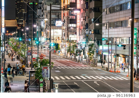 【東京都】夜の浜松町駅前 96136963