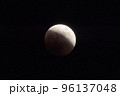 2022.11.8（18:52）に撮影した皆既月食の月 96137048