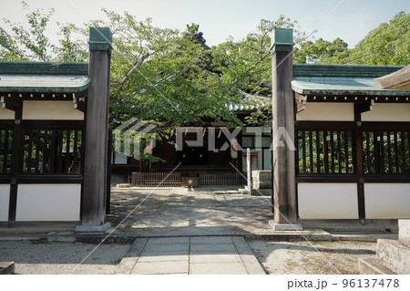 金比羅宮は香川県の像頭山に鎮座する神社です。 金比羅宮は香川県の像頭山に鎮座する神社です。 96137478