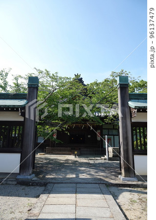 金比羅宮は香川県の像頭山に鎮座する神社です。 金比羅宮は香川県の像頭山に鎮座する神社です。 96137479