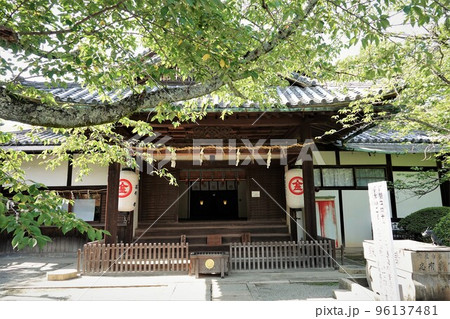 金比羅宮は香川県の像頭山に鎮座する神社です。 金比羅宮は香川県の像頭山に鎮座する神社です。 96137481