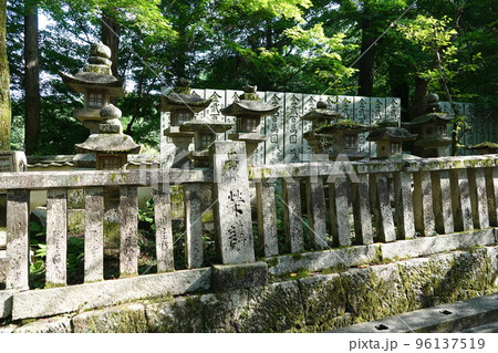 金比羅宮は香川県の像頭山に鎮座する神社です。 金比羅宮は香川県の像頭山に鎮座する神社です。 96137519