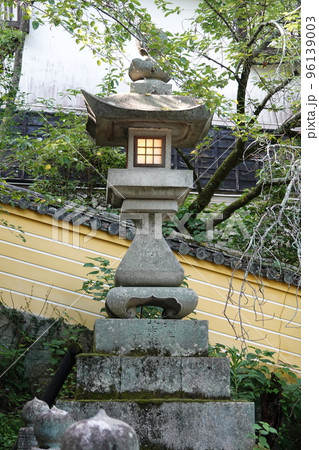 金比羅宮は香川県の像頭山に鎮座する神社です。 金比羅宮は香川県の像頭山に鎮座する神社です。 96139003
