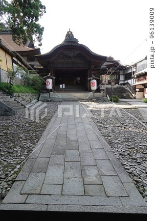金比羅宮は香川県の像頭山に鎮座する神社です。 金比羅宮は香川県の像頭山に鎮座する神社です。 96139009