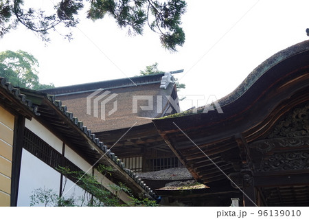 金比羅宮は香川県の像頭山に鎮座する神社です。 金比羅宮は香川県の像頭山に鎮座する神社です。 96139010
