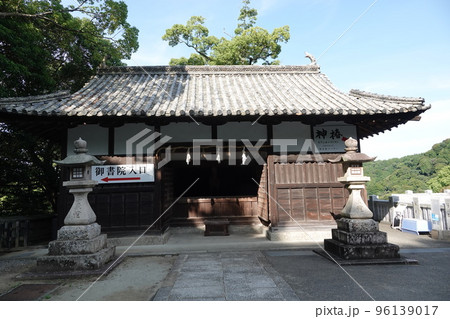金比羅宮は香川県の像頭山に鎮座する神社です。 96139017
