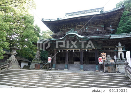 金比羅宮は香川県の像頭山に鎮座する神社です。 96139032