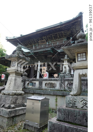 金比羅宮は香川県の像頭山に鎮座する神社です。 96139037