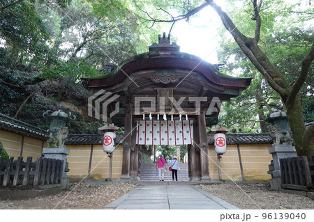 金比羅宮は香川県の像頭山に鎮座する神社です。 金比羅宮は香川県の像頭山に鎮座する神社です。 96139040
