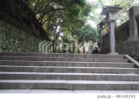 金比羅宮は香川県の像頭山に鎮座する神社です。 金比羅宮は香川県の像頭山に鎮座する神社です。 96140243