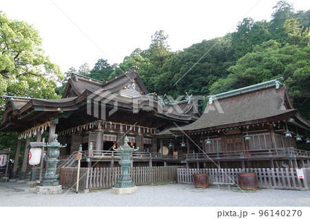 金比羅宮は香川県の像頭山に鎮座する神社です。 金比羅宮は香川県の像頭山に鎮座する神社です。 96140270
