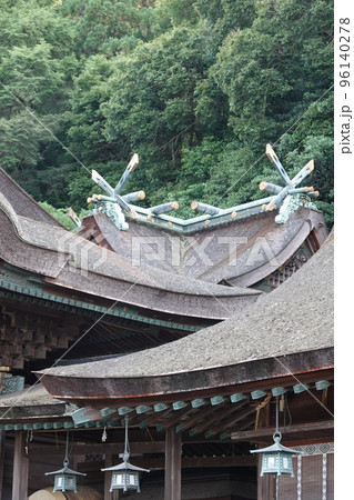 金比羅宮は香川県の像頭山に鎮座する神社です。 金比羅宮は香川県の像頭山に鎮座する神社です。 96140278