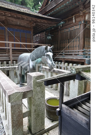 金比羅宮は香川県の像頭山に鎮座する神社です。 金比羅宮は香川県の像頭山に鎮座する神社です。 96140342