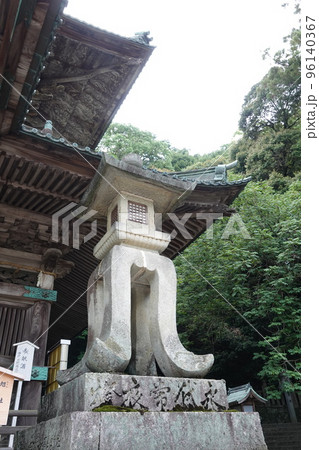 金比羅宮は香川県の像頭山に鎮座する神社です。 金比羅宮は香川県の像頭山に鎮座する神社です。 96140367